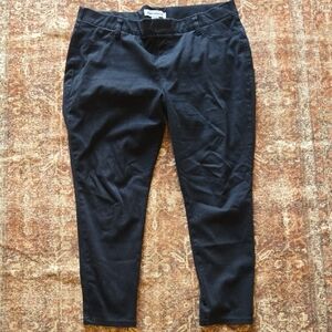 Amazon Essentials Women's Black Ankle Pants